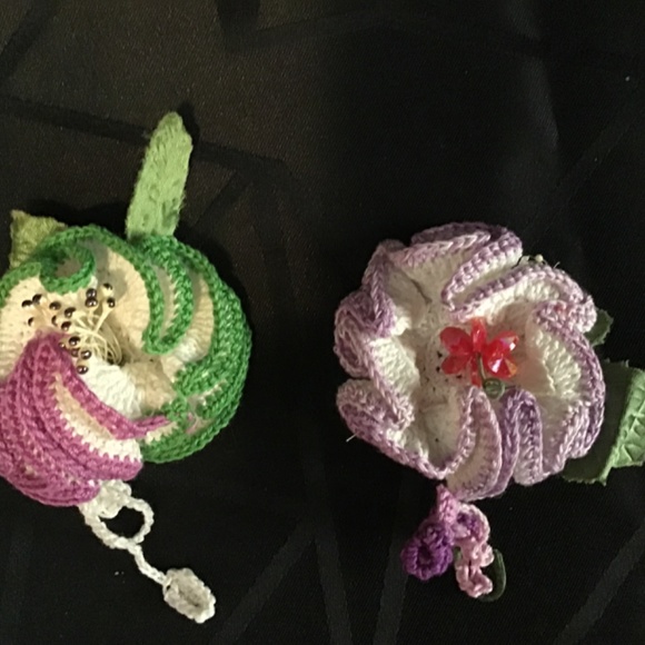 Vintage handmade floral broaches - Picture 3 of 5